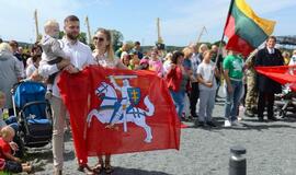 Piliavietėje iškilmingai pakelta valstybės vėliava