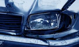 Savaitgalis keliuose: sužeisti 33 žmonės