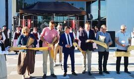 Iškilmingai atidaryta rekonstruota aikštė Šventojoje