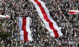 Protesto mitingas Minske sekmadienį pritraukė šimtus tūkstančių žmonių, truko 5 valandas