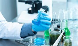 Veryga skelbia apie pirmą sutartį dėl vakcinų nuo COVID-19