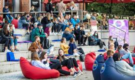 Mokys jaunimą politinio raštingumo