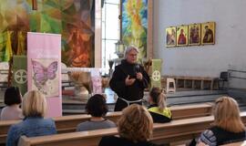 Šv. Pranciškaus Asyžiečio bažnyčioje pristatytas žurnalas "Rožinis gyvenimas"