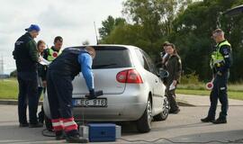 CO kiekiai automobilių išmetamosiose dujose