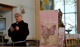 Šv. Pranciškaus Asyžiečio bažnyčioje pristatytas žurnalas "Rožinis gyvenimas"