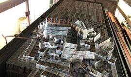 Praėjusią savaitę Medininkuose ir Raigarde sulaikyti trys vilkikai su 1,5 mln. eurų vertės rūkalais