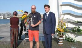 Prie „Albatroso“ paminklo įteikti jūriniai apdovanojimai