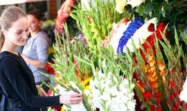 Rugsėjo 1-ąją dovanoti mokytojams gėlių ar ne?