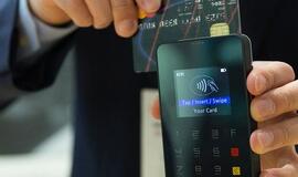 SEB bankas mokyklas nemokamai aprūpins mokėjimo kortelių skaitytuvais