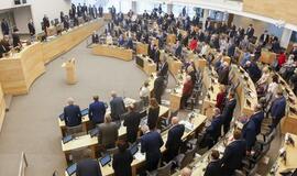 Siūloma nemažinti Seimo nariams talkinančių tarnautojų darbo krūvio