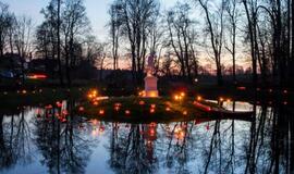 COVID-19 koreguoja moliūgų-žibintų fiestą „Mes už šviesą“