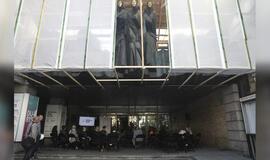 Mažėjant žiūrovų, teatrai sukasi iš padėties: didėja spektaklių transliacijų internetu pardavimai