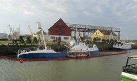 Naktį Dangėje pradėjo skęsti laivas