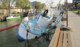 Naktį Dangėje pradėjo skęsti laivas