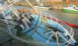 Naktį Dangėje pradėjo skęsti laivas