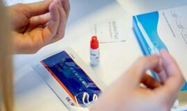 Dėl koronaviruso išsitirti siųstai moteriai – pritrenkiantis pasiūlymas: izoliuotis darbe