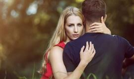 Dusinantys santykiai: kaip įsileisti į juos gaivaus oro