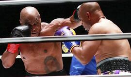 Istorinis sugrįžimas: M. Tysonas grįžo į ringą