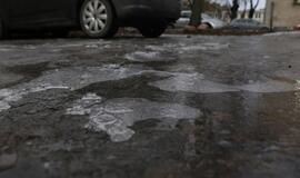 Naktį keliuose bus slidu, įspėja kelininkai