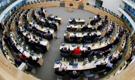 Tyliai įregistruotos pataisos: neperrinktiesiems – renta iki gyvos galvos