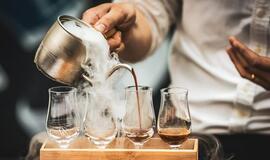 Ekspertas pataria, kaip išrinkti tobulą kavą dovanoms: „Nebijokite eksperimentuoti“