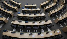 Nueinanti valdžia paskui save palieka kapines