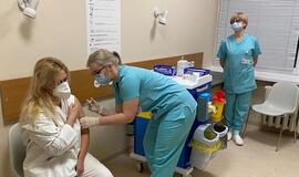 Paskiepyti 53 gydytojai, 76 slaugytojos, 31 darbuotojas