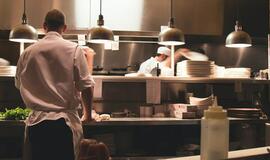 Vakcinos teikiamos viltys nedidina verslo optimizmo