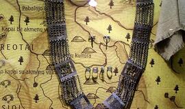 Vyrai į amžinybę keliaudavo ginkluoti, o moterys - pasipuošusios