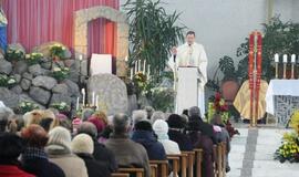Lietuvos vyskupai šią savaitę svarstys, ar atnaujinti viešas pamaldas bažnyčiose