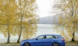 „Mercedes-Benz“ pristatė į skaitmeninių technologijų amžių perėjusią naująją C klasę