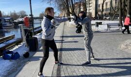 Sportininkai treniravosi po Klaipėdos mero langais