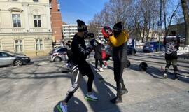 Sportininkai treniravosi po Klaipėdos mero langais