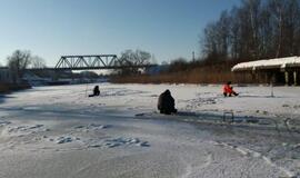 Vasario 16-tąją patikrinta daugiau nei 200 poledinės žūklės mėgėjų