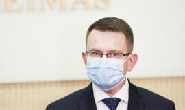 A. Dulkys: svarstoma leisti „AstraZeneca“ vakcina skiepytis visiems norintiems be eilės