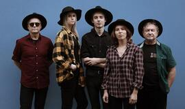 Grupė „Let Alone“ pristato pavasarišką kūrinį, netikėtai gimusį tamsiu karantino laikotarpiu