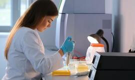 KU mokslininkių išradimu siekiama neutralizuoti naftos išsiliejimų jūroje padarinius