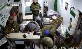 Rusų okupantai siunčia pavogtus ukrainiečių daiktus namo.