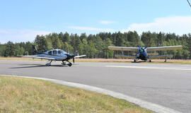 VIETA. Bulvikio rage esantis Nidos aerodromas gali tapti ne tik lėktuvų stotele, bet ir vaikų sklandymo mokyklos namais taip atnaujinant 1933-1939 m. gyvavusios Nidos sklandymo mokyklos tradiciją. Sandros VAIŠVILAITĖS nuotr.