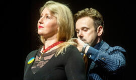 Katarzyna ŁUSZCZYK už šviesas Klaipėdos dramos teatro spektakliui „Tarp Lenos kojų, arba „Švenčiausiosios Mergelės Marijos mirtis“ pagal Mikelandželą Karavadžą“ apdovanota „Auksiniu scenos kryžiumi”. Dmitrijaus MATVEJEVO nuotr.