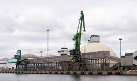 LAUKIA. „Klasco“ ir kitos uosto kompanijos yra pasiruošusios krauti ukrainietiškus grūdus, tačiau panašu, kad Klaipėdos uostą geriausiu atveju gali pasiekti tik apie dešimtadalį to grūdų srauto, kurį būtų galima perkrauti. Vitos JUREVIČIENĖS nuotr.