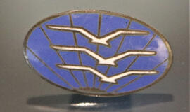 Lietuvos aeroklubo C klasės piloto ženkliukas. Kuršių nerijos istorijos muziejus.