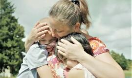 Kaip šeši vaikai išgyveno Mariupolio siaubą, pateko į DNR ir atsidūrė Europoje