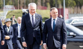  Prezidentas Gitanas Nausėda pirmadienį su darbo vizitu vyksta į Lenkiją, kur susitiks su kaimyninės šalies kolega Andrzejumi Duda (Andžejumi Duda).