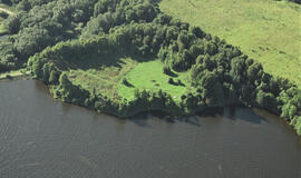 Nepaisant archeologų perspėjimų, 1972-1973 m. patvenkus Eketės upelį, pakilęs jo vanduo nuplovė didelę dalį piliakalnio aikštelės, kurią juosė mažesnysis pylimas. 