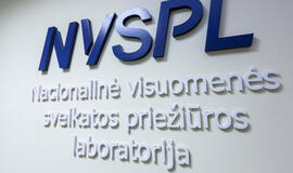 acionalinės visuomenės sveikatos priežiūros laboratorijos (NVSPL) vadovas Danas Bakša nušalino nuo pareigų savo pavaduotoją Rositą Mariją Balčienę