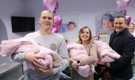 Odesos medikai padėjo iš Charkovo perkeltai moteriai pagimdyti trynukus