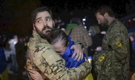 ir ukrainiečiai, ir rusai karo belaisviai patiria kankinimus