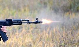 Rusų okupantas iš automatinio šautuvo sušaudė savo kovos draugus