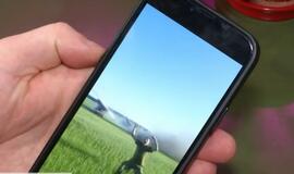 Vaizdo įrašas, kuriame šmaikštus ukrainiečių traktorių artileristas "drasko" tinklą